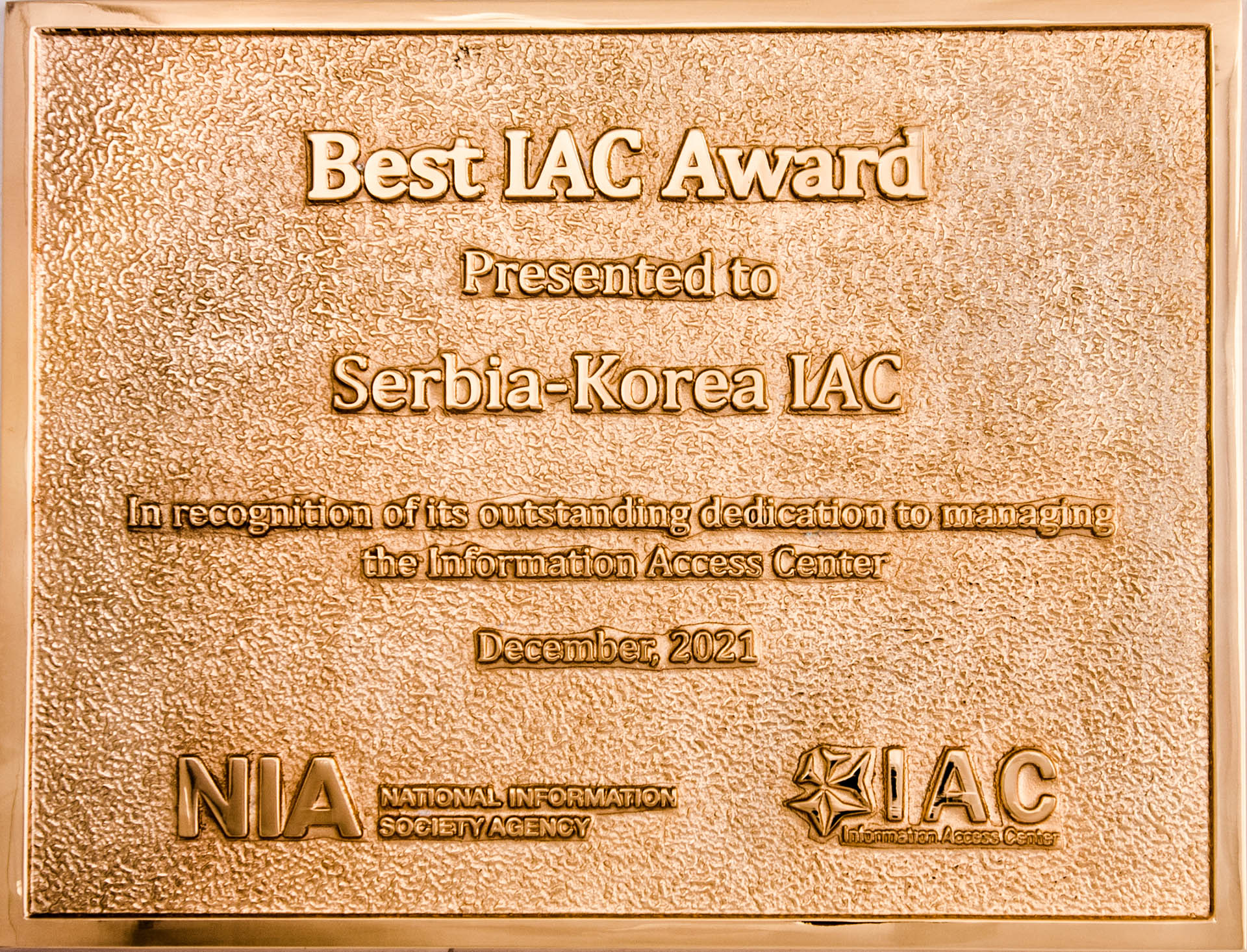 GOLD PLAQUE AWARDED TO SKIP CENTER FOR THE BEST IT ACCESS CENTER IN THE WORLD